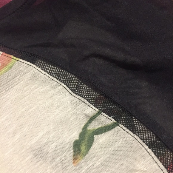 Vera Wang Floral Top - Picture 4 of 12